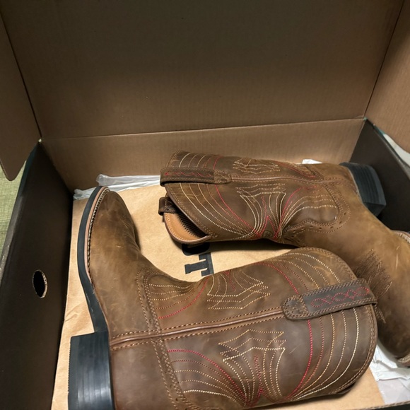 Men’s Ariat Boots size 7.5 almost brand new worn only once - Picture 5 of 8